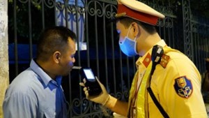 Vi phạm nồng độ cồn, tài xế bị phạt 35 triệu đồng, giữ xe 7 ngày