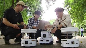 Sinh viên Hà Nội sáng chế 3 robot cứu nạn