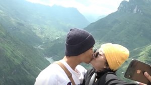 Đôi vợ chồng mới cưới vượt 2.000 km đến Hà Giang tận hưởng kỳ trăng mật