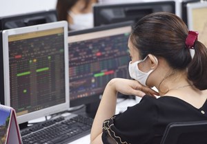 Đánh giá thị trường chứng khoán ngày 10/8: VN-Index có thể kiểm tra lại ngưỡng 1380 điểm trong các phiên giao dịch sắp tới