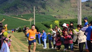 Sôi nổi Giải chạy Marathon đường mòn Việt Nam - Mộc Châu năm 2024