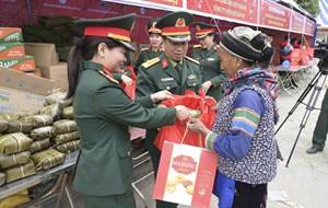 BĐBP tỉnh Lào Cai mang mùa xuân đến với đồng bào biên giới 