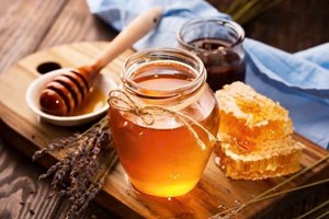 Mật ong Bản Dao – tinh hoa ngọt lành từ núi rừng