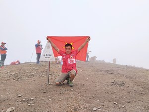 Yên Bái: Tổ chức thành công giải leo núi “ Bước chân trên mây” Chinh phục đỉnh Tà Chì Nhù nóc nhà Yên Bái