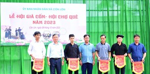 Tuyên Quang: Rộn ràng Lễ hội giã cốm, hội chợ quê xã Côn Lôn năm 2023