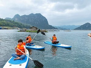 Trải nghiệm du lịch lòng hồ Hoà Bình, khám phá văn hóa Mường