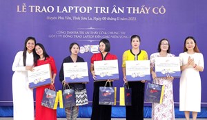 Sơn La: Trao laptop tri ân giáo viên có hoàn cảnh khó khăn tại huyện Phù Yên