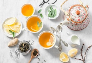Công dụng bất ngờ của trà trong những ngày nắng nóng