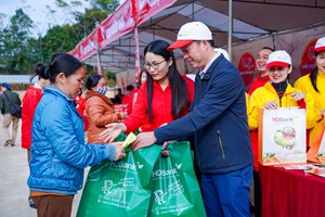 HDBank mang ‘Tết ấm tình thương’ đến đồng bào Hòa Bình 