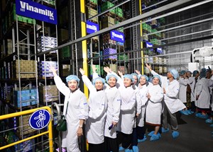 Vinamilk đón thế hệ “đồng niên” tham quan nhà máy với lời hứa chăm sóc sức khỏe bằng dinh dưỡng chất lượng