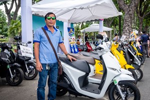 Sở hữu 2 xe máy VinFast, khách hàng tại TP.HCM khẳng định: Vẫn muốn mua thêm vì lái thích và quá tiết kiệm
