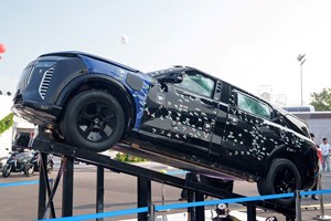 Lạc Hồng 900 LX: Xe chống đạn chuẩn quốc tế VPAM VR7