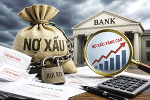 Lãi suất neo cao, rủi ro nợ xấu gia tăng