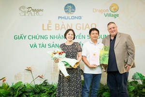 Trao sổ hồng cho cư dân Dragon Village và Dragon Parc, Phú Long khẳng định uy tín Nhà phát triển đô thị bền vững