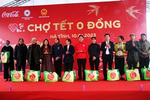 “Chợ Tết 0 đồng" cho người có hoàn cảnh khó khăn tại Hà Tĩnh