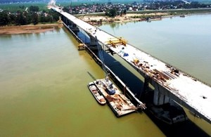 Gấp rút hoàn thiện cây cầu dài nhất cao tốc Bắc - Nam 