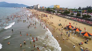 Biển Thiên Cầm đón 56.000 lượt khách dịp lễ Giỗ Tổ Hùng Vương 2026 