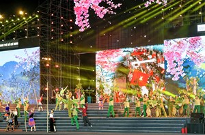 “Hồ Chí Minh – Người là niềm tin tất thắng”: Dấu ấn nghệ thuật khép lại Lễ hội Làng Sen 2025