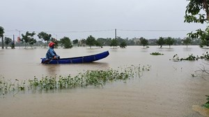 Hà Tĩnh: Các hồ chứa nước lớn đồng loạt xã lũ, nhiều vùng hạ du bị ngập úng