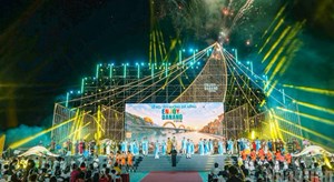 Đà Nẵng bùng nổ sắc màu trong đêm khai mạc Enjoy Danang Festival 2026, thu hút hàng vạn du khách