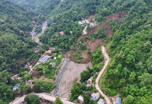 Sơn La: Kiểm tra điểm sạt lở lớn trên tuyến đường xã Tường Hạ