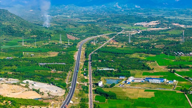 Cao tốc V&acirc;n Phong &ndash; Nha Trang th&ocirc;ng xe to&agrave;n tuyến từ 1/1/2026 Ảnh: Minh T&uacute; &nbsp;