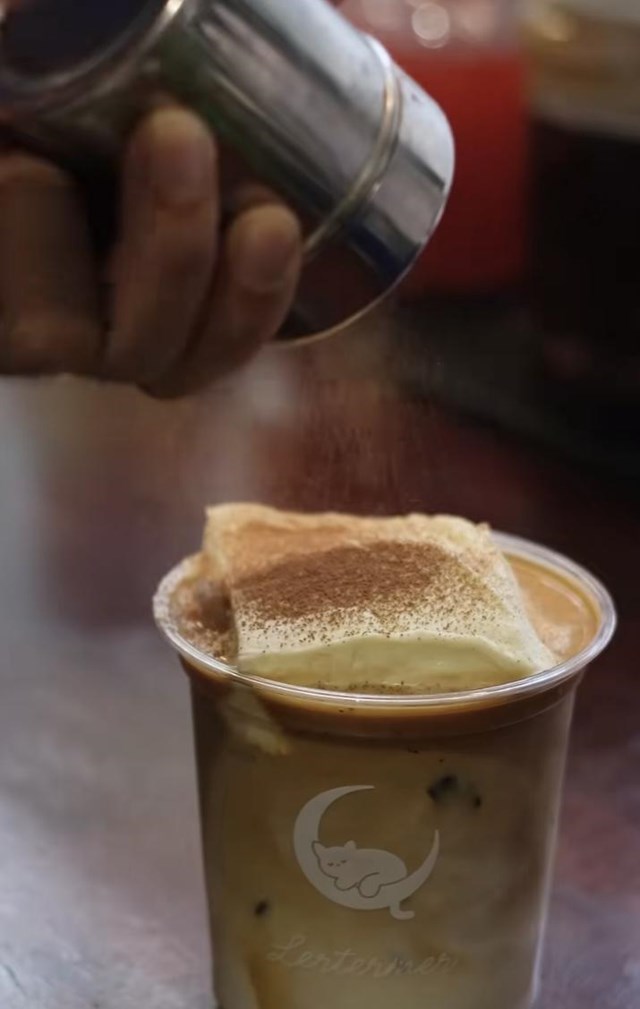Ly tiramisu coffee của qu&aacute;n