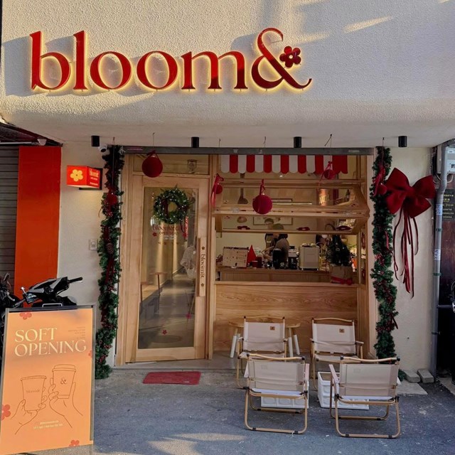 Tại H&agrave; Nội, qu&aacute;n Bloom&amp;cafe (Nam Từ Li&ecirc;m) hiện l&agrave; địa chỉ phục vụ tiramisu coffee v&agrave; tiramisu matcha latte &nbsp;