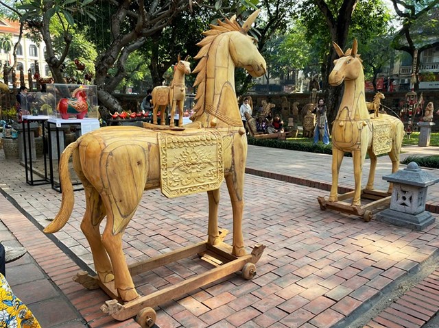 Trưng bày "Ngựa về phố" tại Văn Miếu - Quốc Tử Giám - Ảnh 1