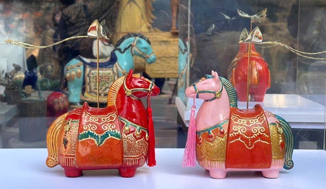 Những ch&uacute; ngựa được tạo h&igrave;nh sinh động, mang đậm văn h&oacute;a v&agrave; m&agrave;u sắc &Aacute; Đ&ocirc;ng &nbsp;