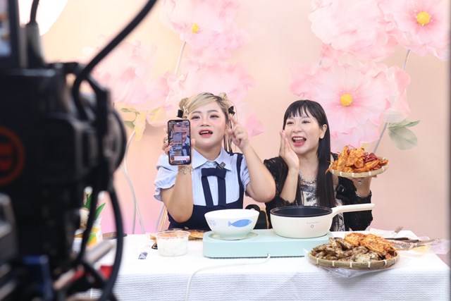 Ng&agrave;nh F&amp;B Việt Nam trong kỷ nguy&ecirc;n livestream v&agrave; social commerce