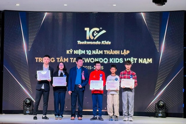 Vinh danh c&aacute;c vận động vi&ecirc;n v&agrave; sự đồng h&agrave;nh của gia đ&igrave;nh c&aacute;c em. &nbsp;