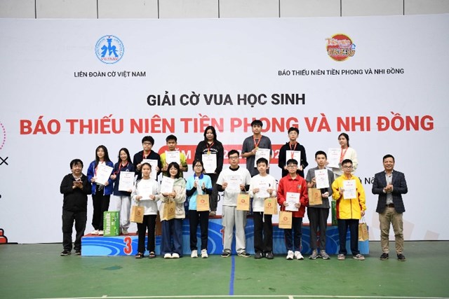 Kh&eacute;p lại m&ugrave;a giải năm học 2025-2026, đ&atilde; c&oacute; 198 vận động vi&ecirc;n được vinh danh. Đ&acirc;y sẽ l&agrave; động lực khuyến kh&iacute;ch c&aacute;c em tiếp tục phấn đấu để tiến xa hơn trong tương lai (Ảnh: TNTP&amp;NĐ). &nbsp;