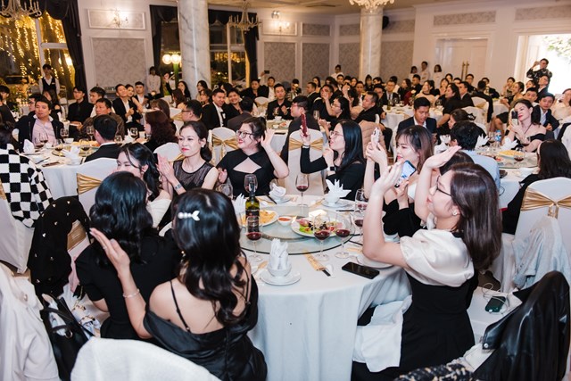 Khi nhu cầu mua sắm cận Tết gia tăng trong giới trẻ - Ảnh 2