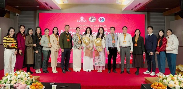 Chi hội Đ&ocirc;ng y v&agrave; Y học Thể thao đ&atilde; tổ chức Lễ trao thẻ Hội vi&ecirc;n mới. &nbsp;