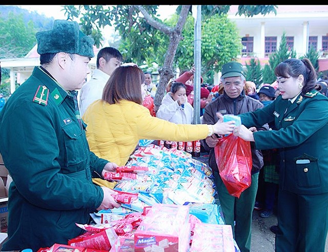 Sơn La: Ấm &#225;p chương tr&#236;nh “Xu&#226;n Bi&#234;n ph&#242;ng ấm l&#242;ng d&#226;n bản” - Ảnh 3