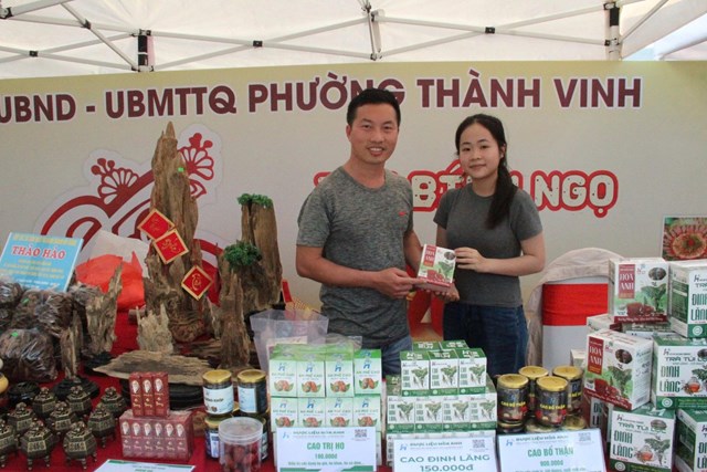 Nghệ An rộn ràng phiên chợ Xuân Bính Ngọ 2026, quy tụ tinh hoa ẩm thực ba miền - Ảnh 1