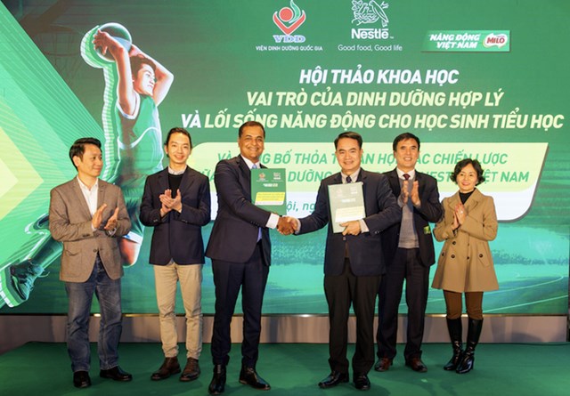 Viện Dinh dưỡng quốc gia v&agrave; C&ocirc;ng ty TNHH Nestl&eacute; Việt Nam k&yacute; thỏa thuận hợp t&aacute;c d&agrave;i hạn &nbsp;