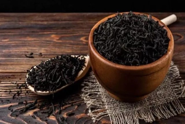 Chiếm tới hơn 70% lượng tr&agrave; ti&ecirc;u thụ to&agrave;n cầu, tr&agrave; đen kh&ocirc;ng chỉ l&agrave; thức uống quen thuộc m&agrave; c&ograve;n l&agrave; trụ cột của thị trường tr&agrave; thế giới.