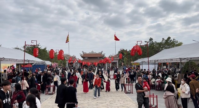 Lễ hội thu h&uacute;t đ&ocirc;ng đảo du kh&aacute;ch xa gần