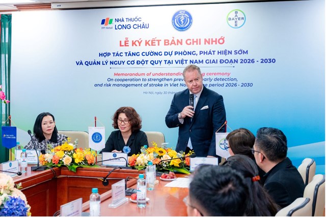 &Ocirc;ng James Alexander - Gi&aacute;m đốc nh&aacute;nh Dược phẩm Bayer Việt Nam kỳ vọng hợp t&aacute;c gia tăng cơ hội gi&uacute;p người d&acirc;n được chẩn đo&aacute;n, nhận diện sớm v&agrave; quản l&yacute; tốt bệnh nền, từ đ&oacute; giảm thiểu nguy cơ đột quỵ. &nbsp;