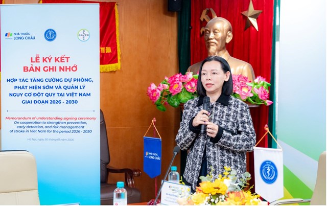 B&agrave; Nguyễn Bạch Điệp - Chủ tịch FPT Retail ki&ecirc;m Tổng Gi&aacute;m đốc hệ thống nh&agrave; thuốc v&agrave; trung t&acirc;m ti&ecirc;m chủng Long Ch&acirc;u khẳng định cam kết đồng h&agrave;nh bền vững v&agrave; l&acirc;u d&agrave;i c&ugrave;ng chiến lược ph&ograve;ng v&agrave; quản l&yacute; đột quỵ tại Việt Nam. &nbsp;