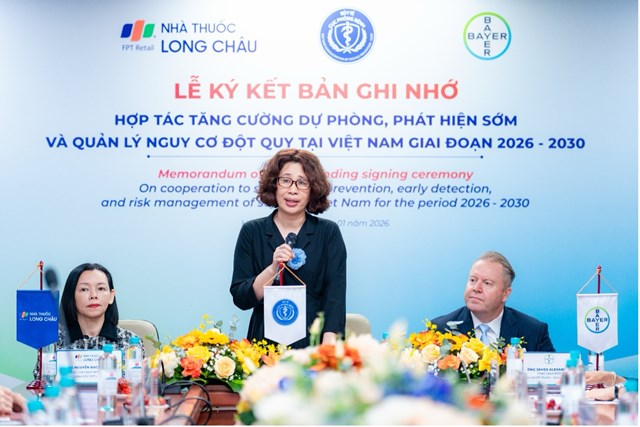 TS. L&ecirc; Th&aacute;i H&agrave; - Ph&oacute; Cục trưởng Cục Ph&ograve;ng bệnh đ&aacute;nh gi&aacute; cao m&ocirc; h&igrave;nh hợp t&aacute;c c&ocirc;ng - tư trong ph&ograve;ng ngừa v&agrave; quản l&yacute; đột quỵ trong cộng đồng. &nbsp;