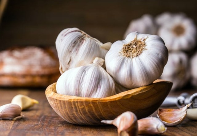 Những thực phẩm l&#224; kh&#225;ng sinh tự nhi&#234;n, gi&#250;p ph&#242;ng chống bệnh tật - Ảnh 1