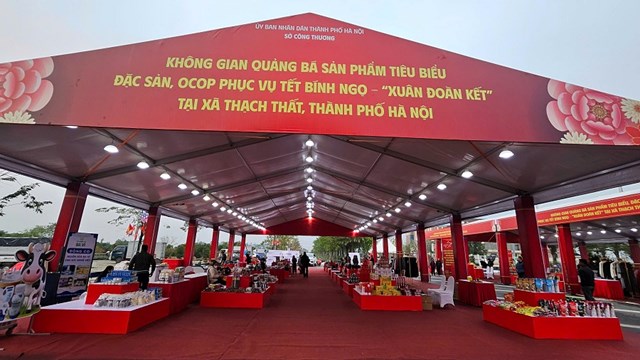 Kh&ocirc;ng gian trưng b&agrave;y tại vườn hoa Ph&ugrave;ng Khắc Khoan, x&atilde; Thạch Thất &nbsp;