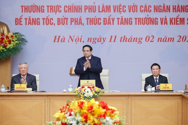 Thủ tướng Phạm Minh Ch&iacute;nh chủ tr&igrave; Hội nghị Thường trực Ch&iacute;nh phủ l&agrave;m việc với c&aacute;c ng&acirc;n h&agrave;ng thương mại để tăng tốc, bứt ph&aacute;, th&uacute;c đẩy tăng trưởng v&agrave; kiểm so&aacute;t lạm ph&aacute;t. &nbsp;