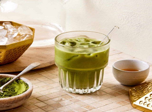 Latte trà xanh matcha đá lạnh là một thức một thức uống không chỉ ngon mà còn có lợi cho sức khỏe.