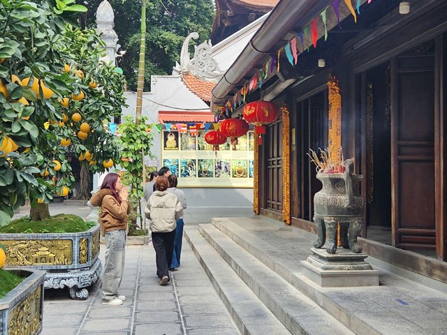 Người trẻ đổ về chùa Hà cầu duyên những ngày cuối năm - Ảnh 2