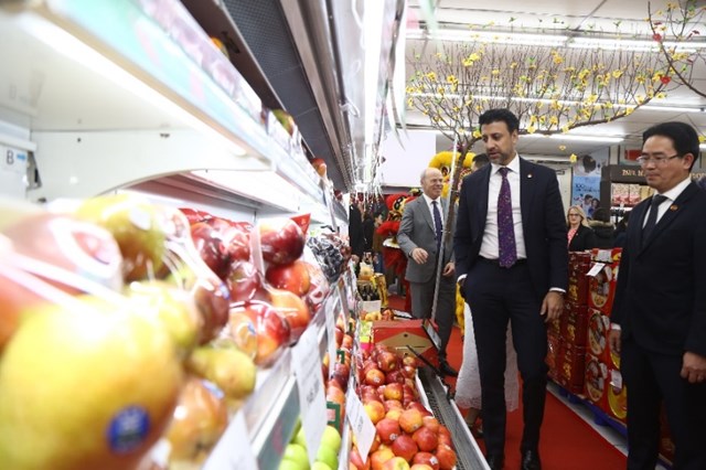 Bộ trưởng Bộ Thương mại Quốc tế Canada thăm siêu thị BRGMart Phạm Ngọc Thạch - Ảnh 2