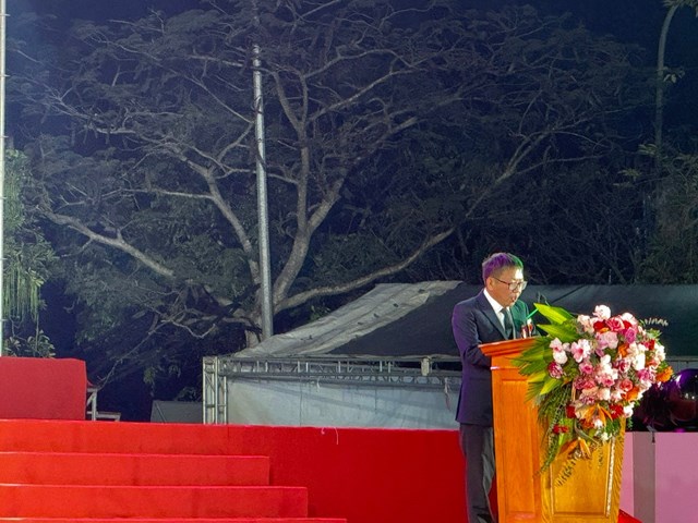 Đồng ch&iacute; Trần Hữu Nam - Ủy vi&ecirc;n Ban Chấp h&agrave;nh Đảng bộ tỉnh, B&iacute; Thư Huyện ủy, Trưởng Ban Tổ chức Hội chợ ph&aacute;t biểu khai mạc Hội chợ